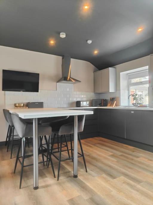 Sloane Modern 2 Bedroom Seafront Apartment Blackpool Extérieur photo